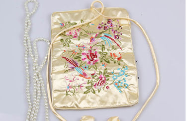 Beautiful Embroidery Jewelry Bundle Type Travel Organizer Bag of Bright Silk